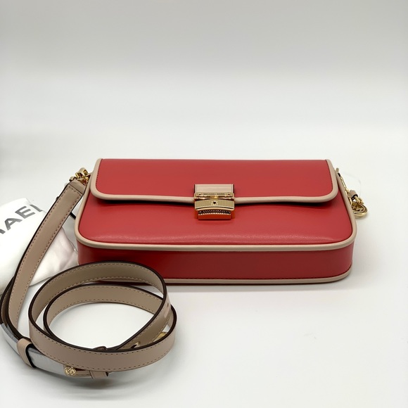 Michael Kors Bradshaw Shoulder Bag - Picture 4 of 12